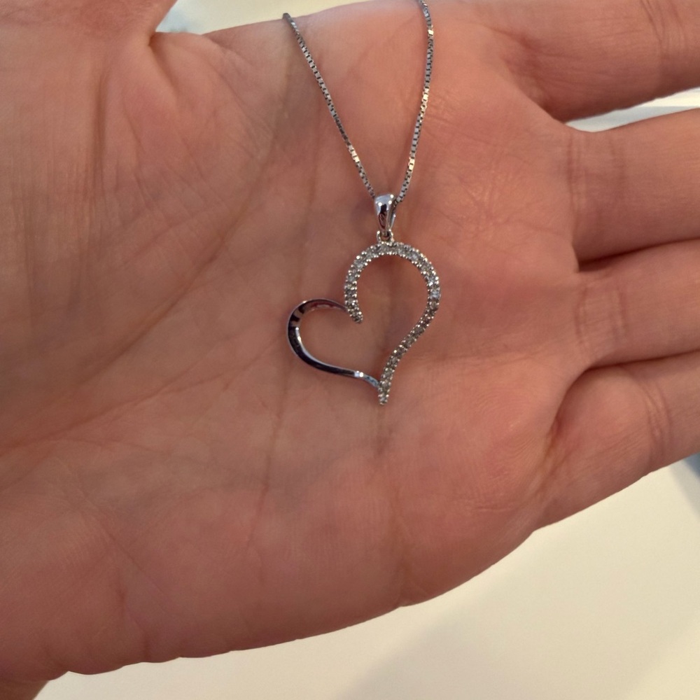 Elegant Silver Heart Pendant Necklace